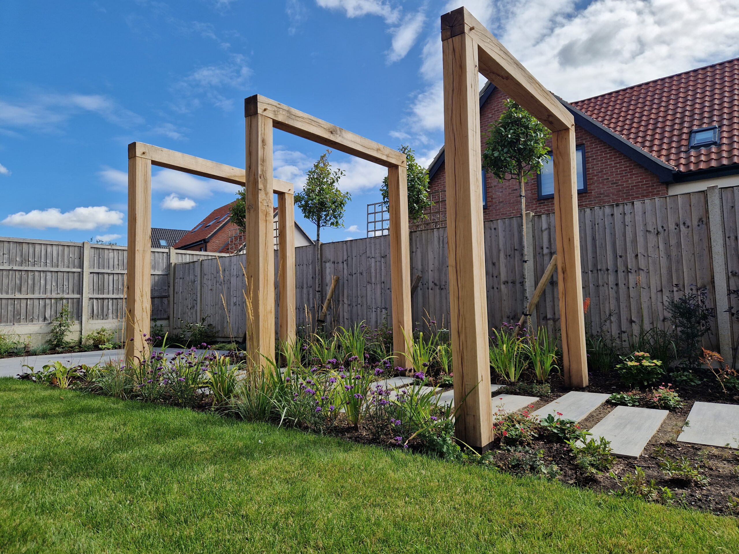 Contemporary vs traditional garden design