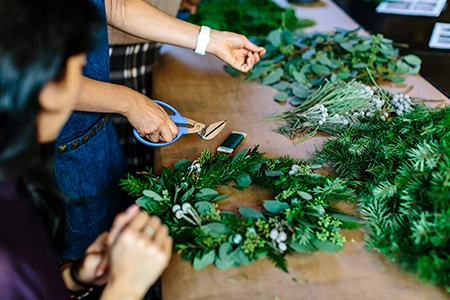 A guide to building your own christmas wreath